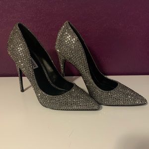 Steve Madden Pewter Sparkle Pointed Toe Pumps